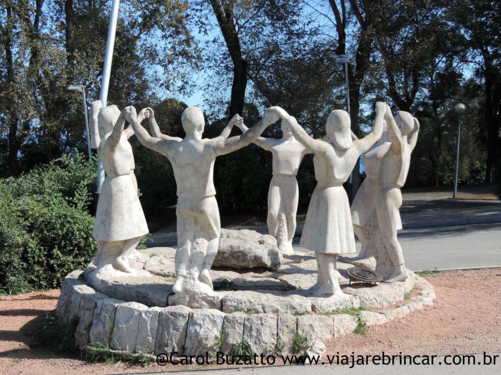 Monument a La Sardanha. Escultura em Homenagem a dança mais tradicional da Espanha