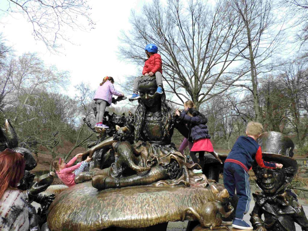 Escultura Alice no Pais das Maravilhas Central Park